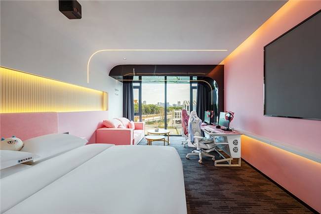 竞以多元主题房型撬动年轻消费市场开元棋牌电竞酒店风口正盛：爱电(图4)